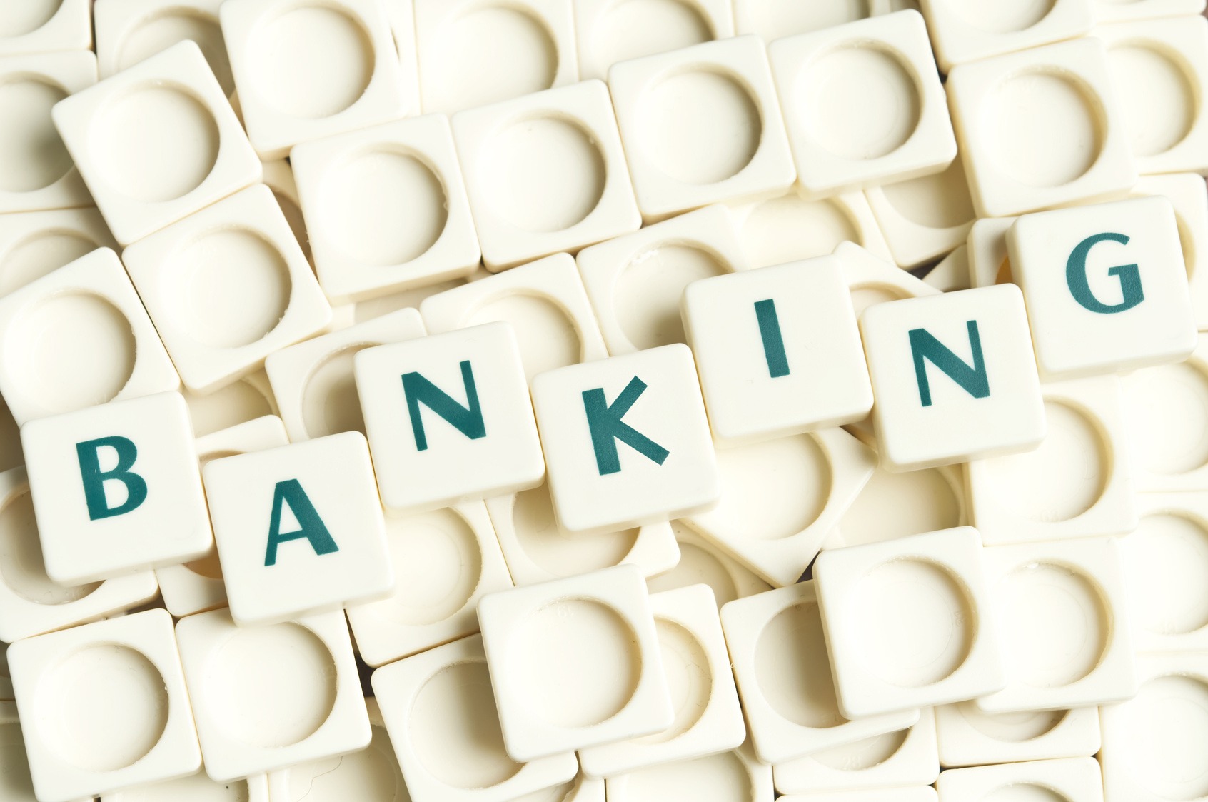 The Banking Sector in Lebanon: Rising Up to the Challenges of a Conflict Zone