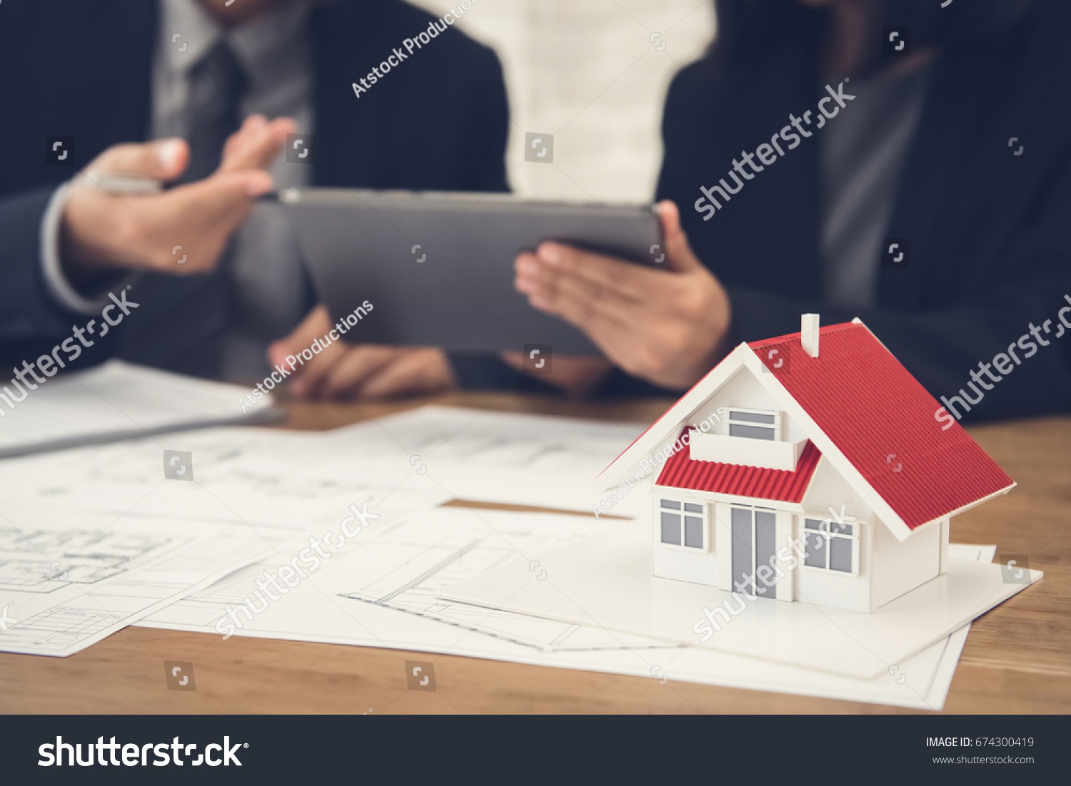  Number of Real Estate Transactions Contracted by 10.91% y-o-y by April 2019